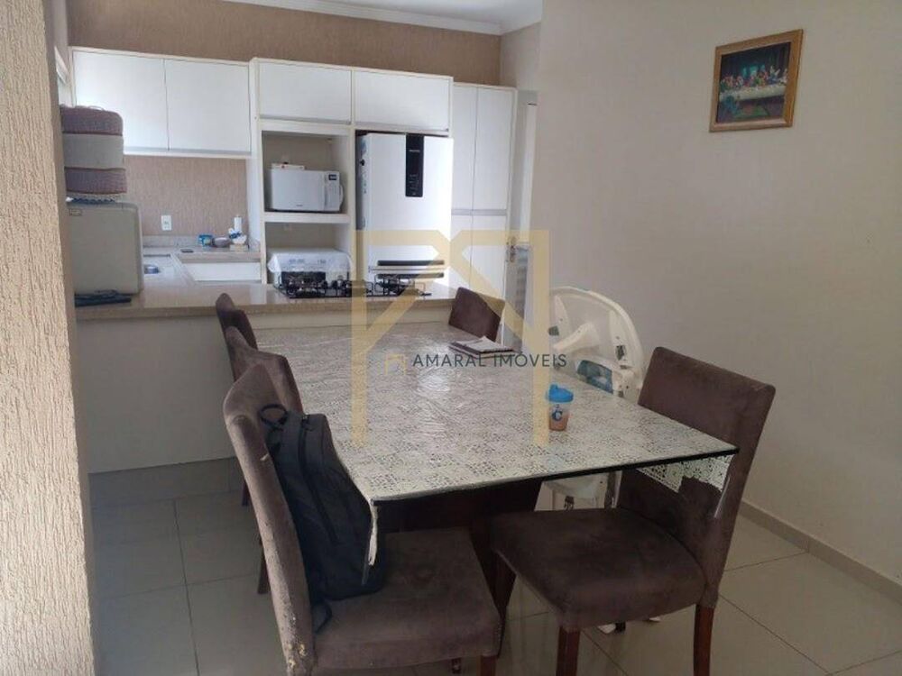 Casa à venda com 2 quartos, 120m² - Foto 1