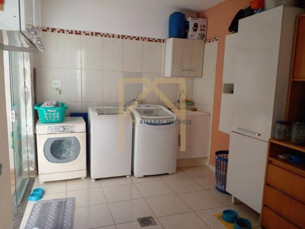Casa à venda com 2 quartos, 120m² - Foto 4