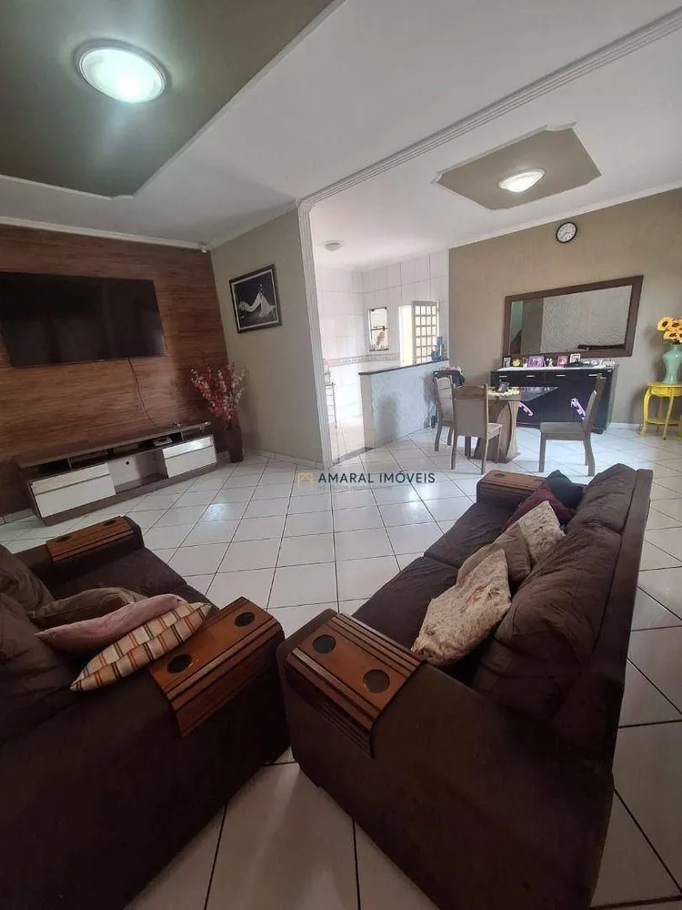 Casa, 3 quartos, 182 m² - Foto 2