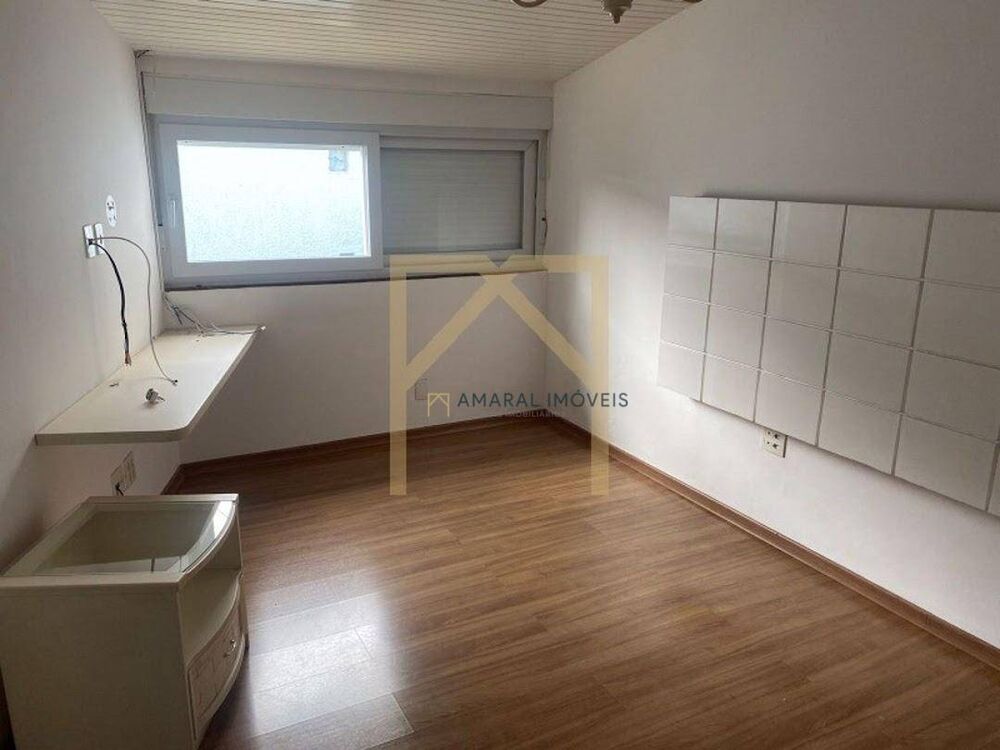 Casa, 4 quartos, 334 m² - Foto 1