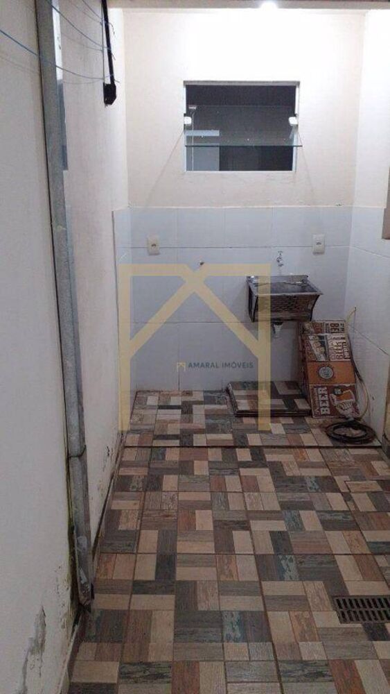 Casa à venda com 2 quartos, 68m² - Foto 2