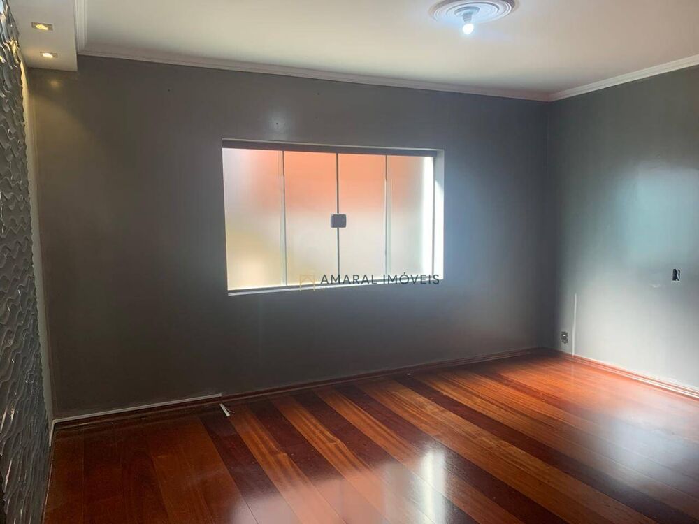 Casa à venda e aluguel com 6 quartos, 361m² - Foto 1