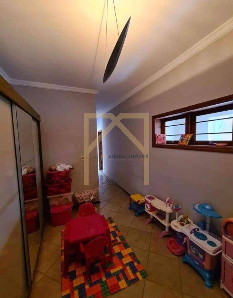 Casa à venda com 3 quartos, 277m² - Foto 7
