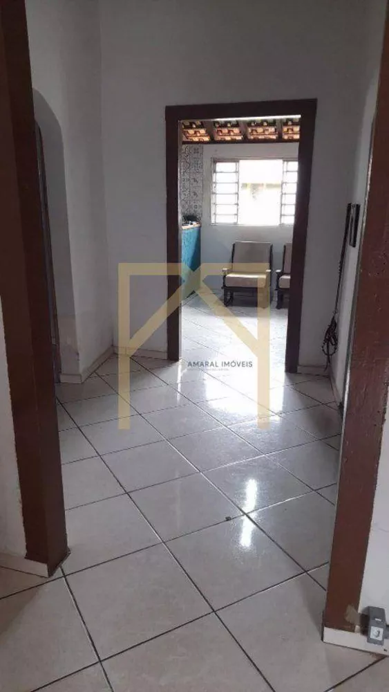 Casa à venda com 2 quartos, 247m² - Foto 3