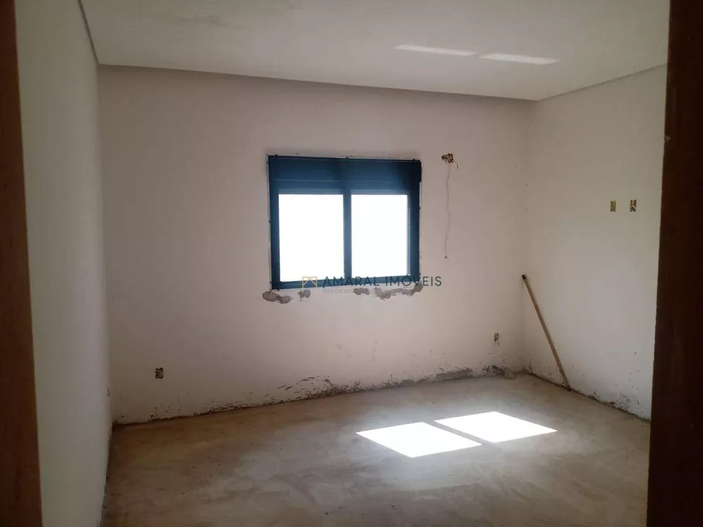 Casa à venda com 3 quartos, 286m² - Foto 4