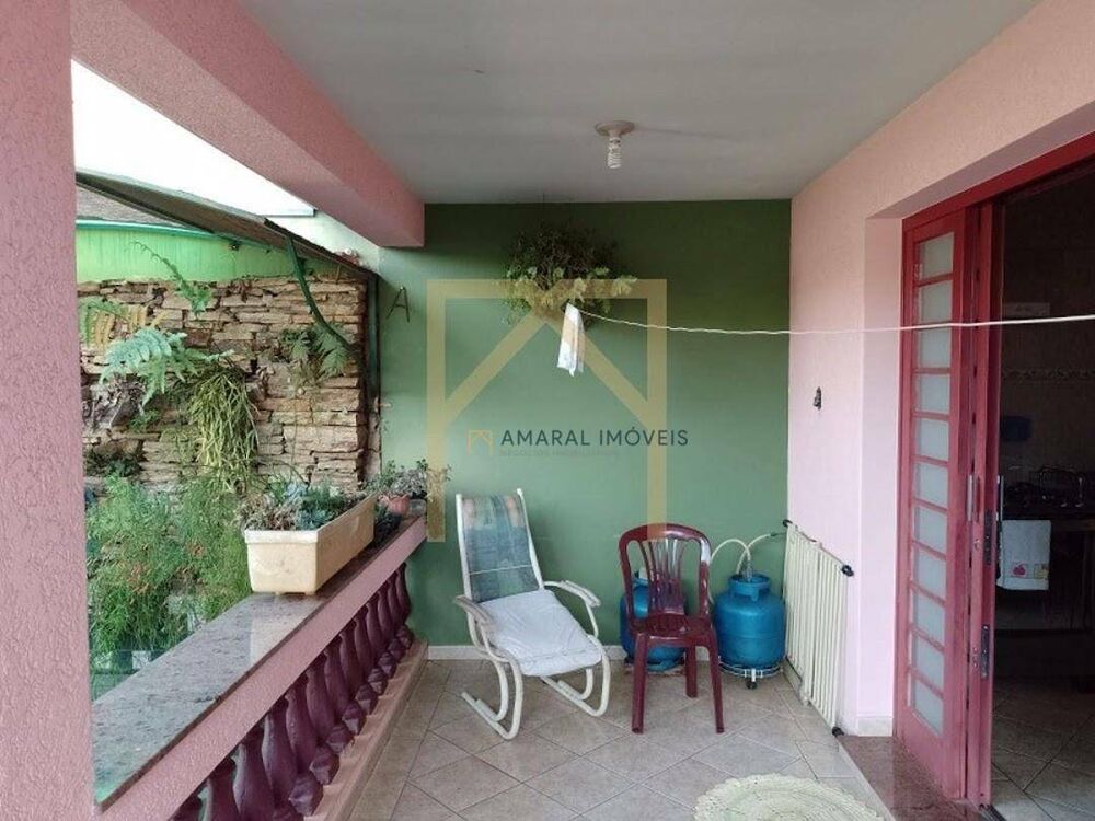 Casa à venda com 3 quartos, 250m² - Foto 4