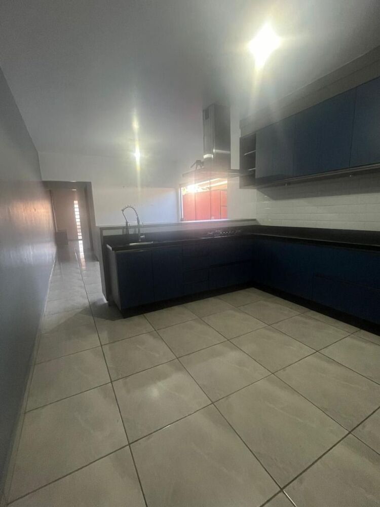 Casa à venda com 2 quartos, 200m² - Foto 2
