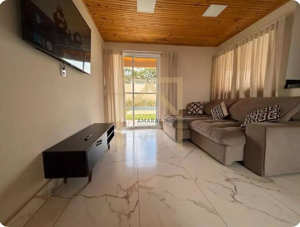 Casa de Condomínio à venda com 5 quartos, 220m² - Foto 2