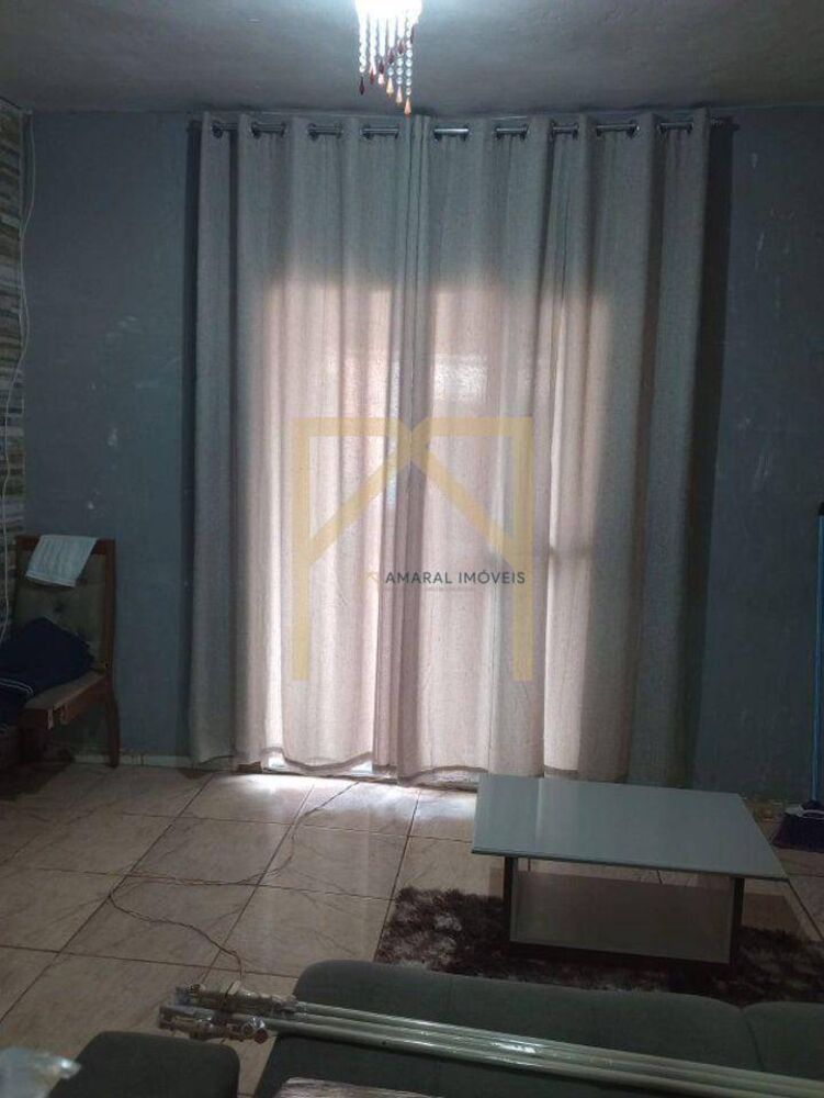 Casa à venda e aluguel com 2 quartos, 50m² - Foto 1
