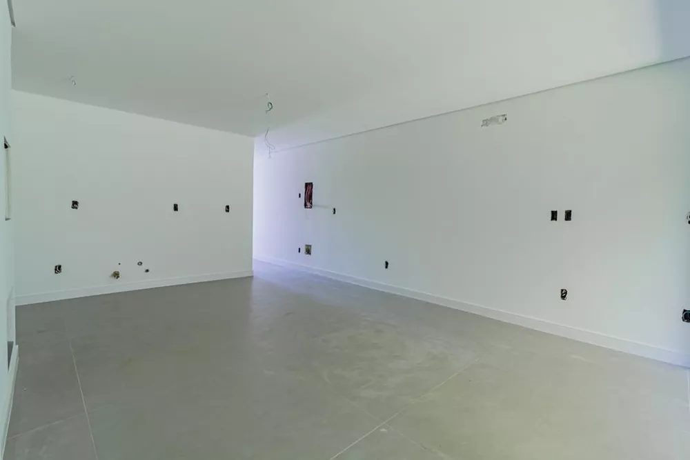 Casa à venda com 3 quartos, 210m² - Foto 2