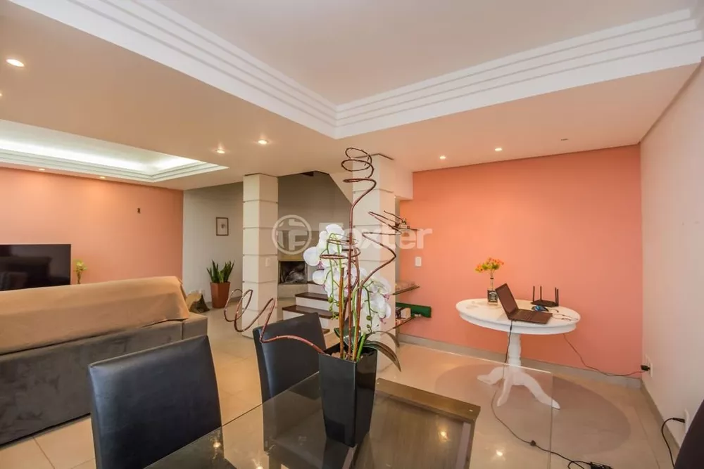 Casa à venda com 3 quartos, 142m² - Foto 1