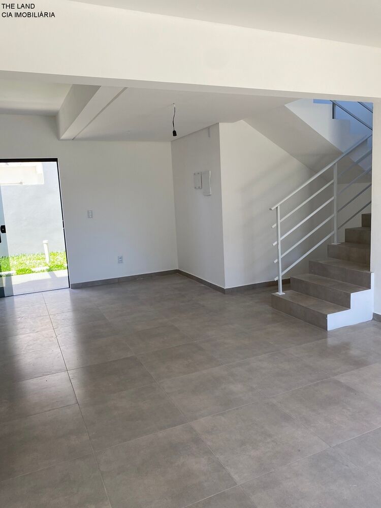 Sobrado à venda com 3 quartos, 180m² - Foto 1