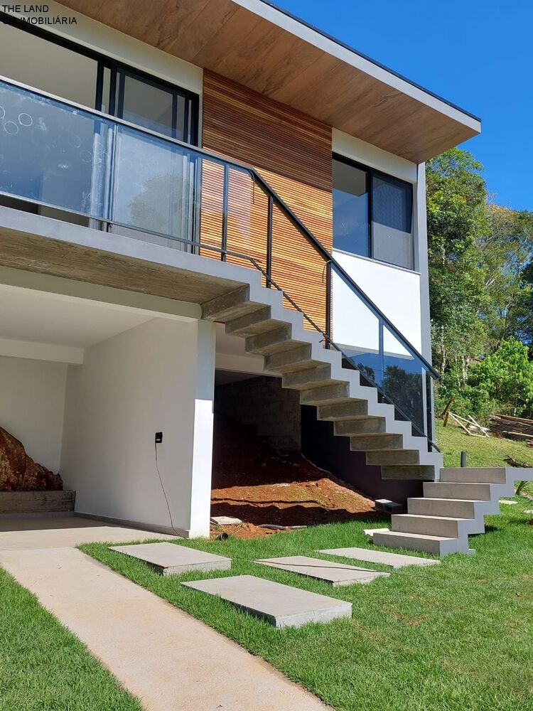 Casa à venda com 2 quartos, 250m² - Foto 1