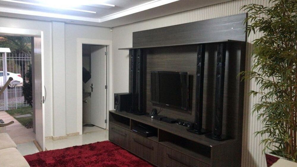 Casa à venda com 3 quartos, 233m² - Foto 2
