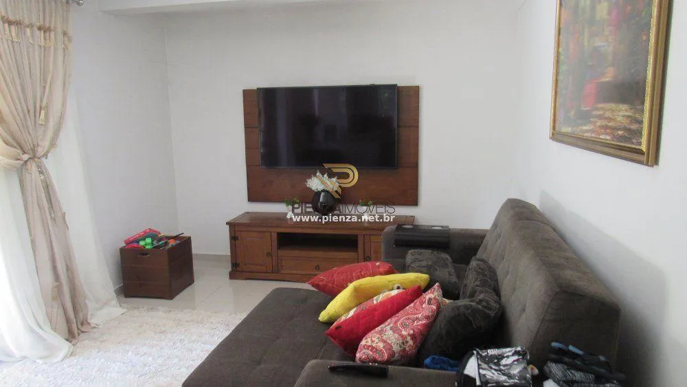 Casa, 3 quartos, 220 m² - Foto 1