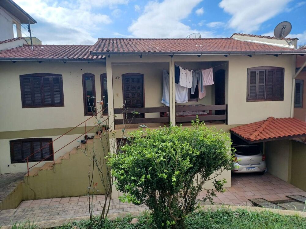 Casa, 8 quartos, 195 m² - Foto 1