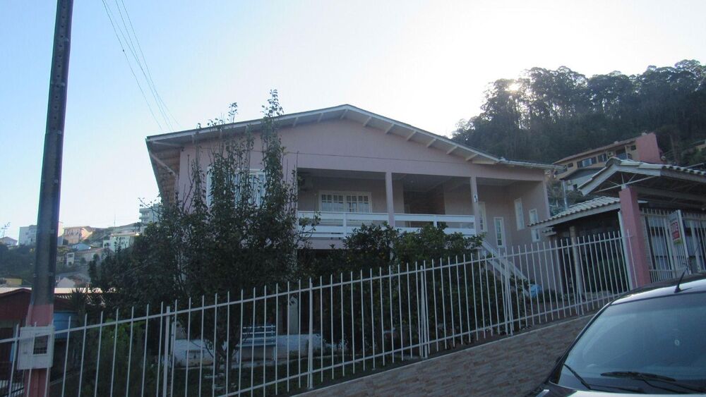 Casa à venda com 4 quartos, 262m² - Foto 1