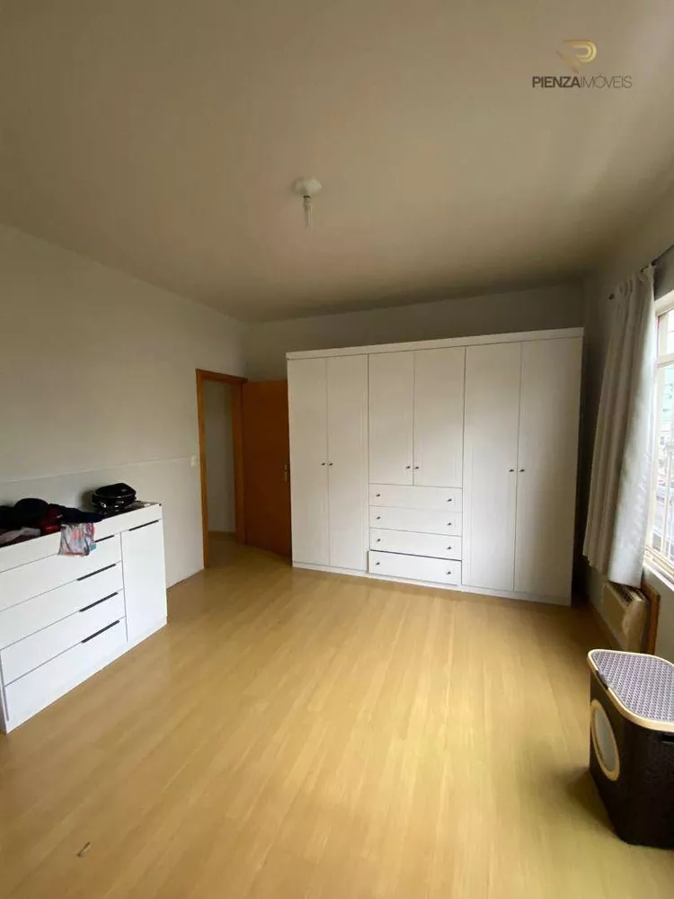 Apartamento à venda com 3 quartos, 239m² - Foto 4