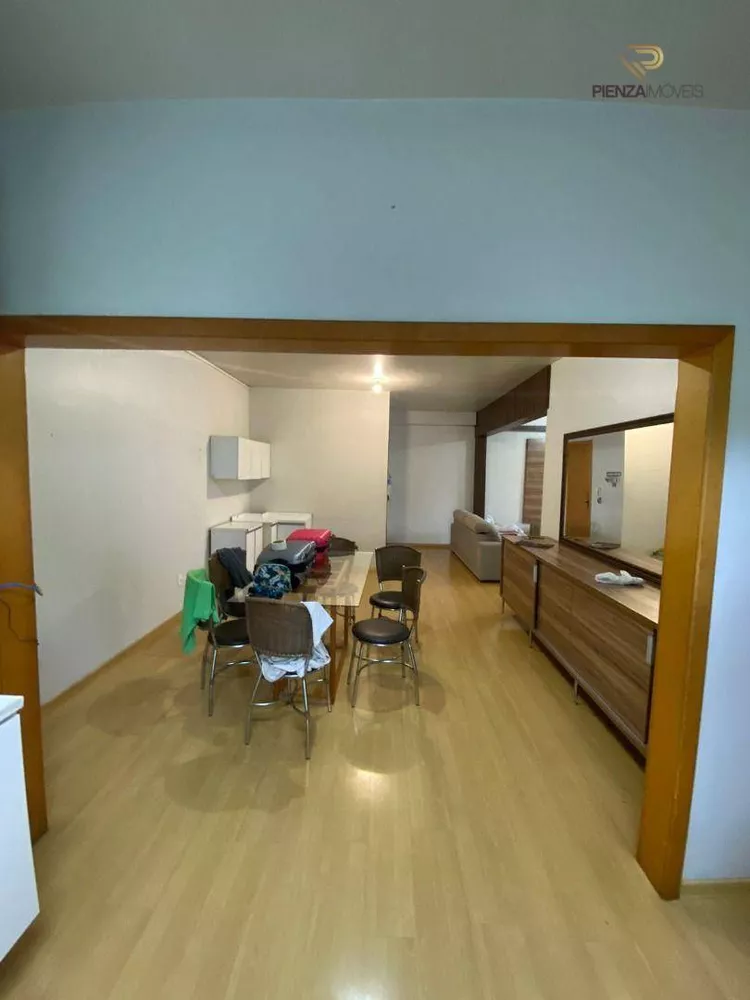 Apartamento à venda com 3 quartos, 239m² - Foto 2