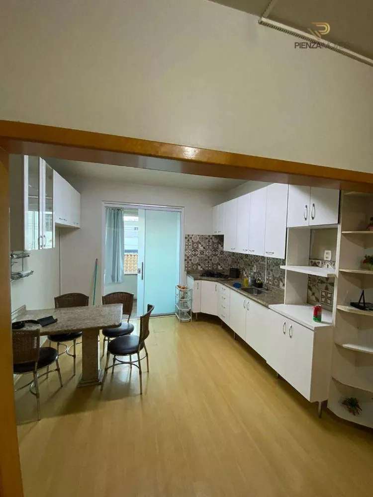 Apartamento à venda com 3 quartos, 239m² - Foto 3