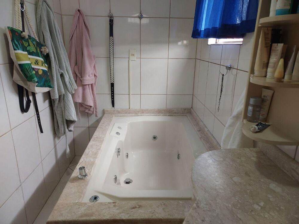 Casa, 6 quartos, 217 m² - Foto 2