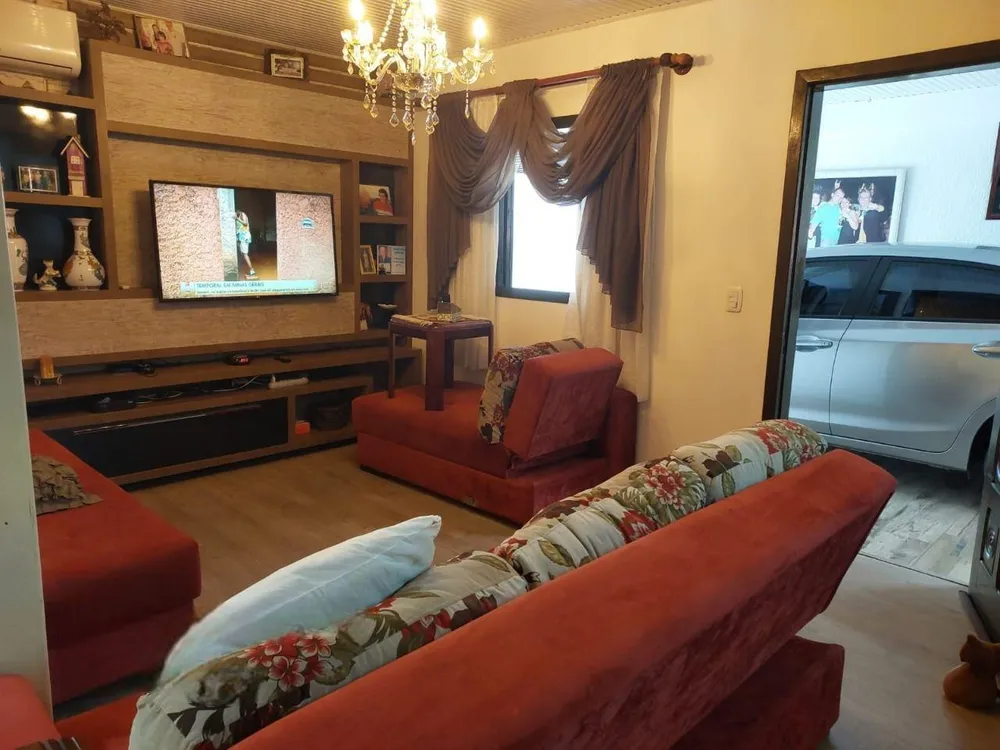 Casa, 6 quartos, 217 m² - Foto 1