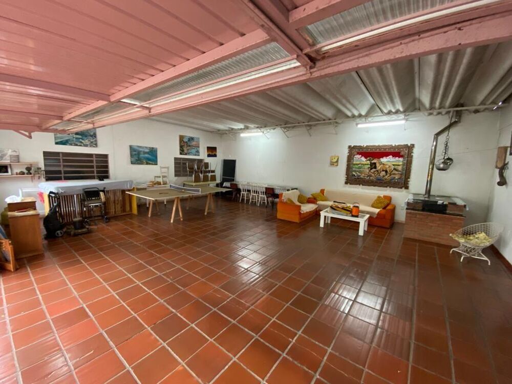 Casa à venda com 4 quartos, 154m² - Foto 4