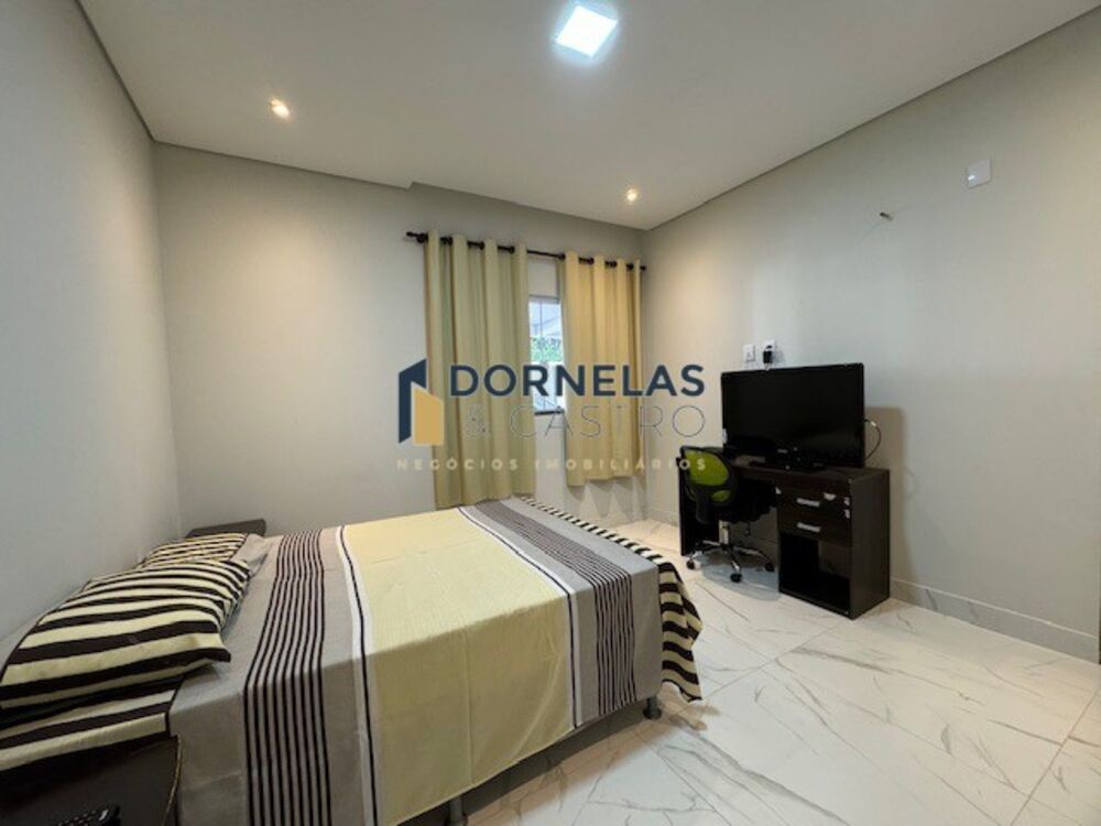Casa à venda com 3 quartos, 400m² - Foto 1