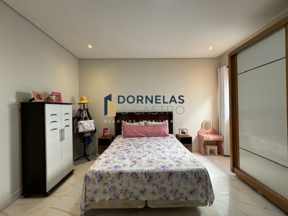 Casa à venda com 3 quartos, 400m² - Foto 2
