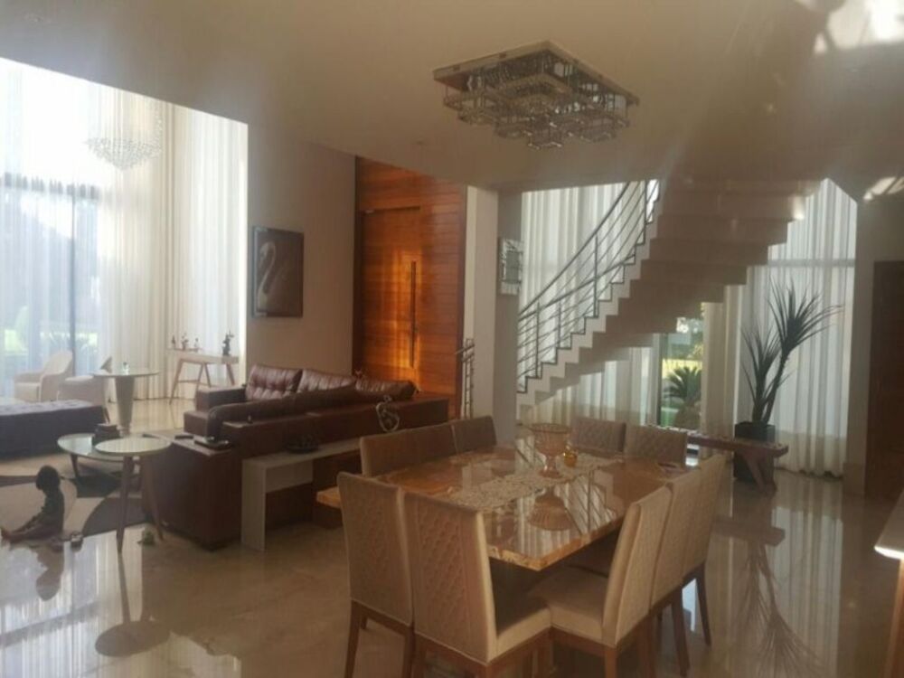 Casa à venda com 4 quartos, 800m² - Foto 2