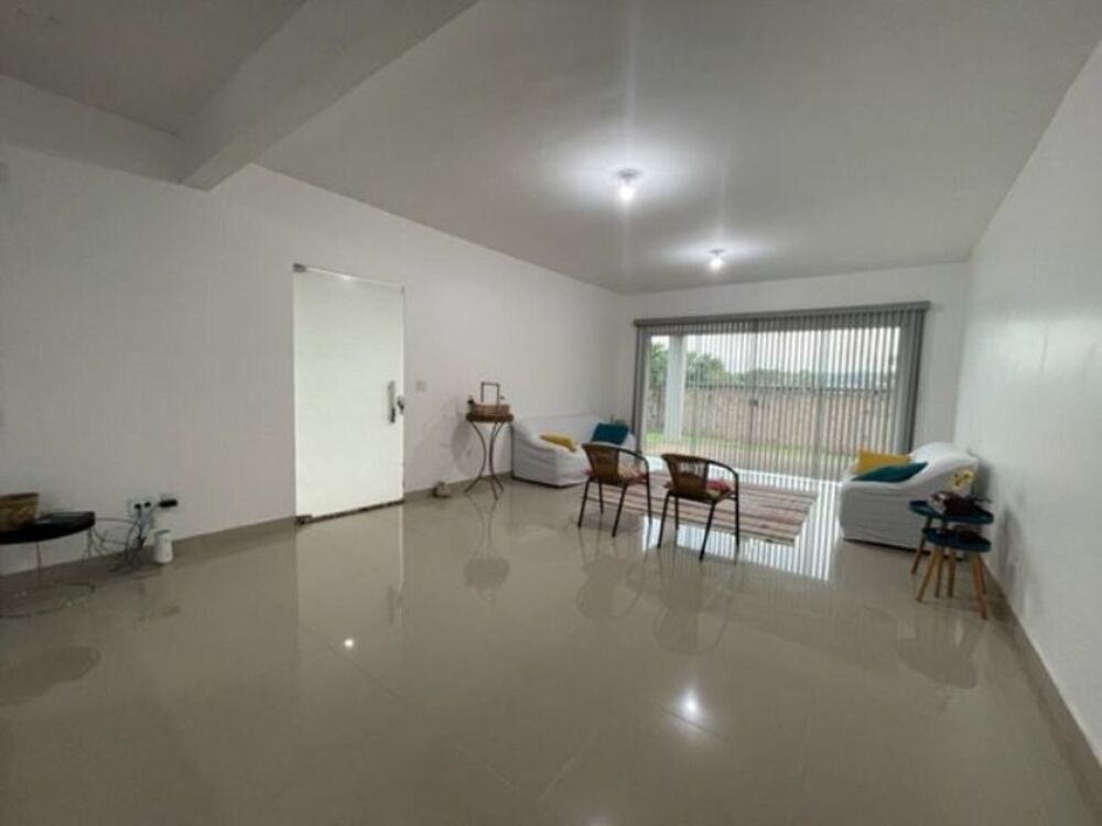 Casa à venda com 3 quartos, 300m² - Foto 2