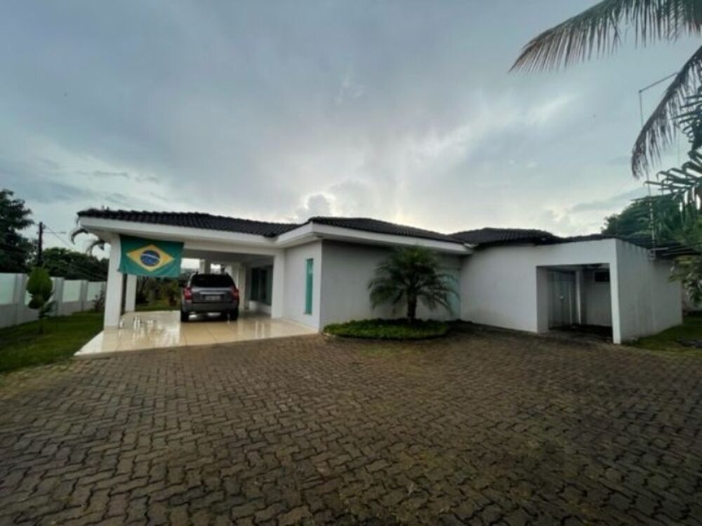 Casa à venda com 3 quartos, 300m² - Foto 1