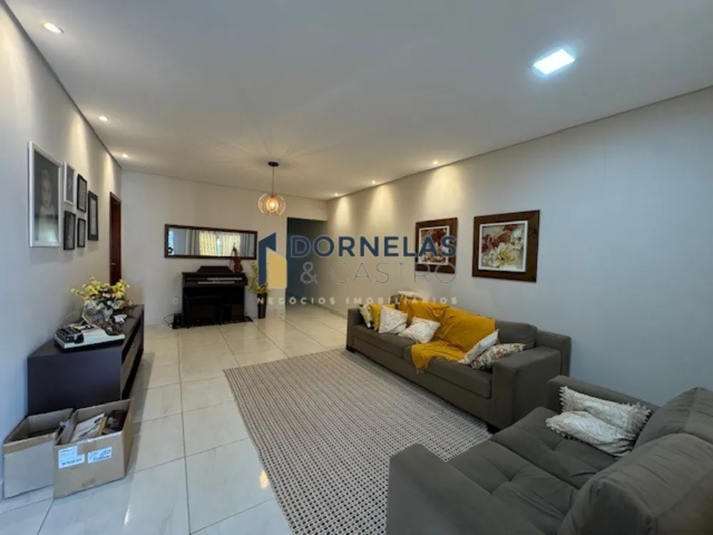 Casa, 3 quartos, 200 m² - Foto 1