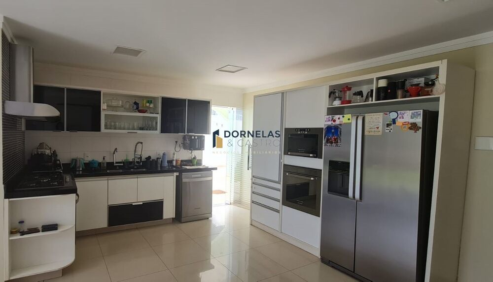 Casa à venda com 4 quartos, 834m² - Foto 2