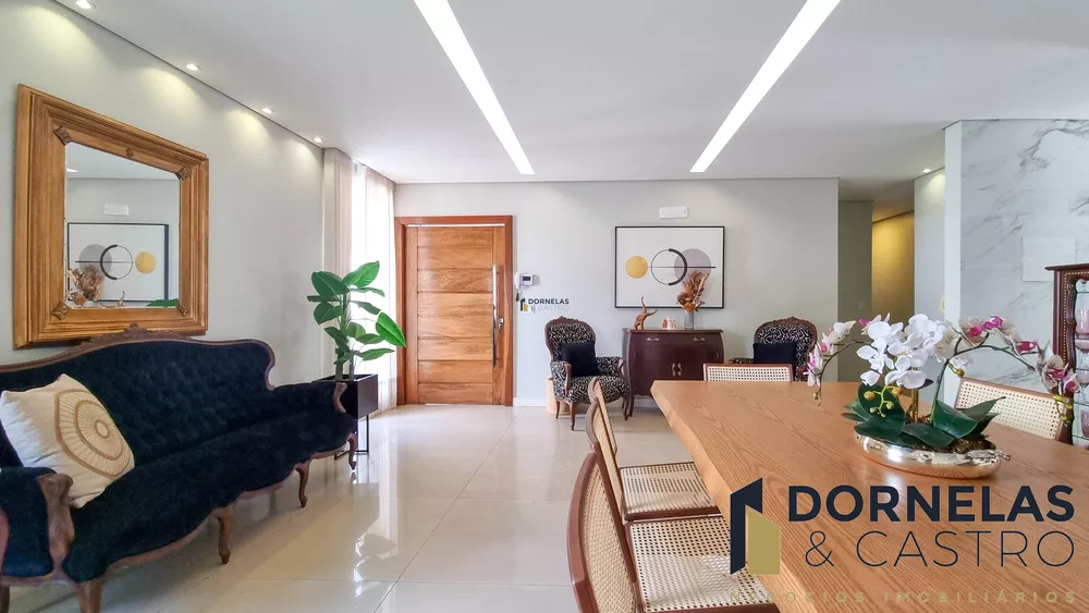 Casa à venda com 5 quartos, 800m² - Foto 1