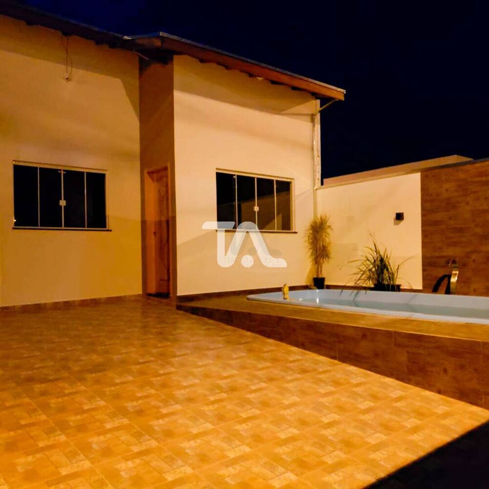 Casa à venda com 3 quartos, 100m² - Foto 1