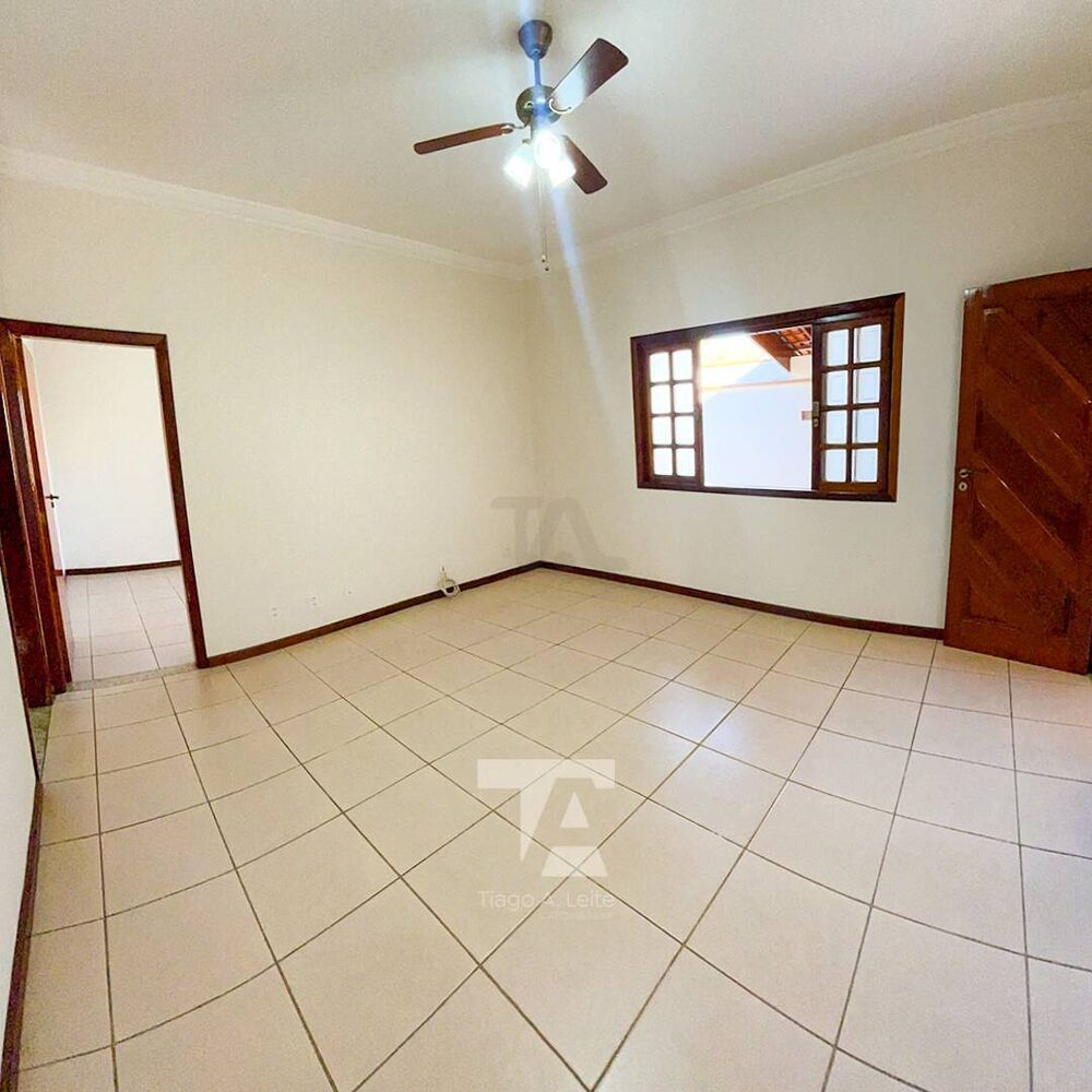 Casa à venda com 3 quartos, 175m² - Foto 3