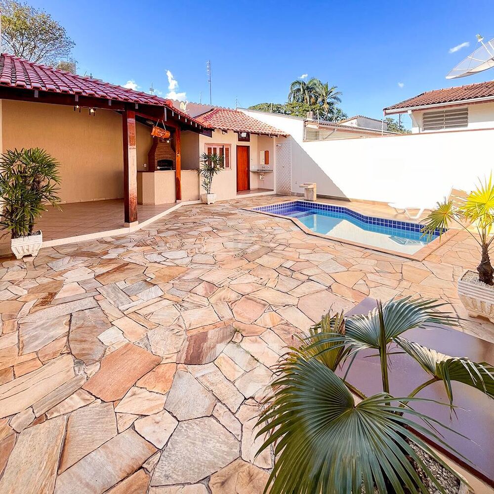 Casa à venda com 3 quartos, 175m² - Foto 1