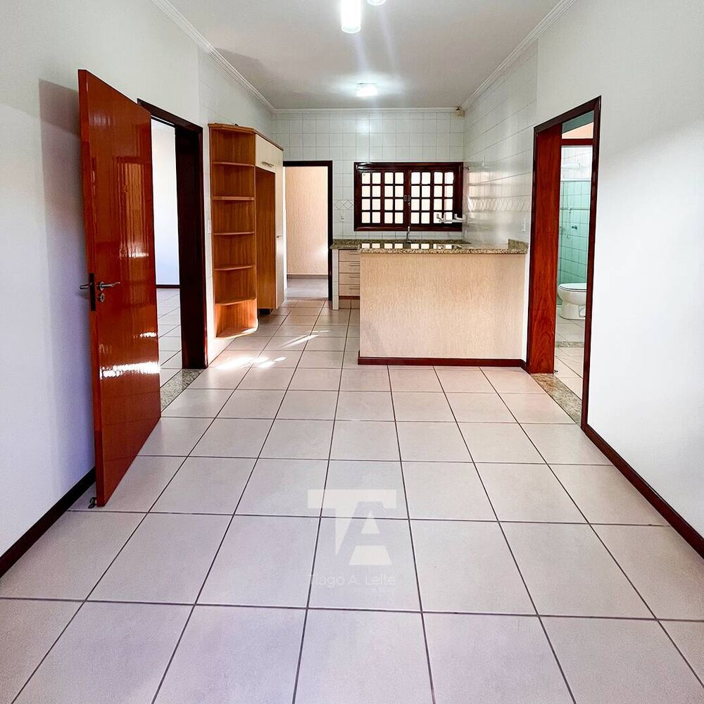Casa à venda com 3 quartos, 175m² - Foto 4