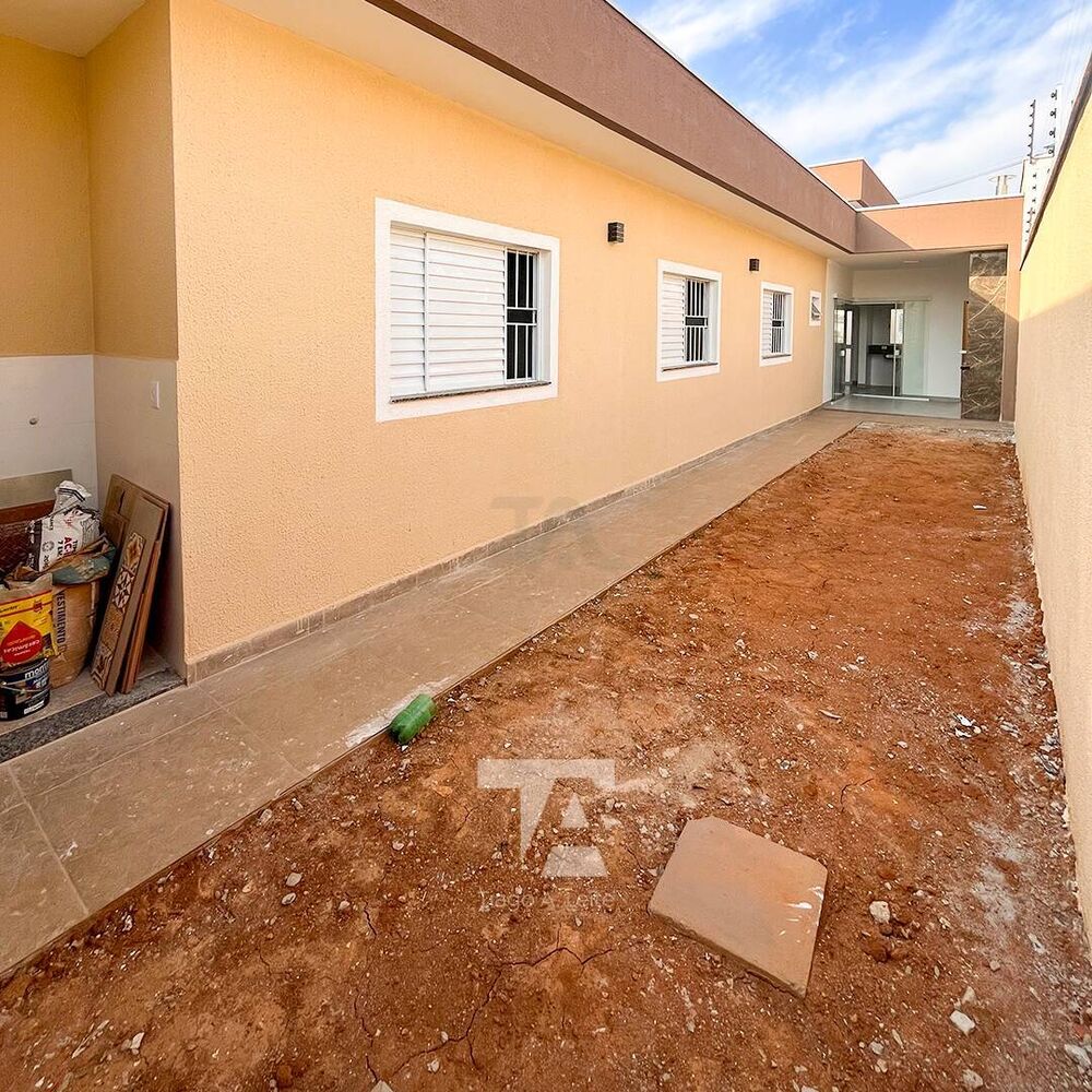 Casa à venda com 3 quartos, 90m² - Foto 4