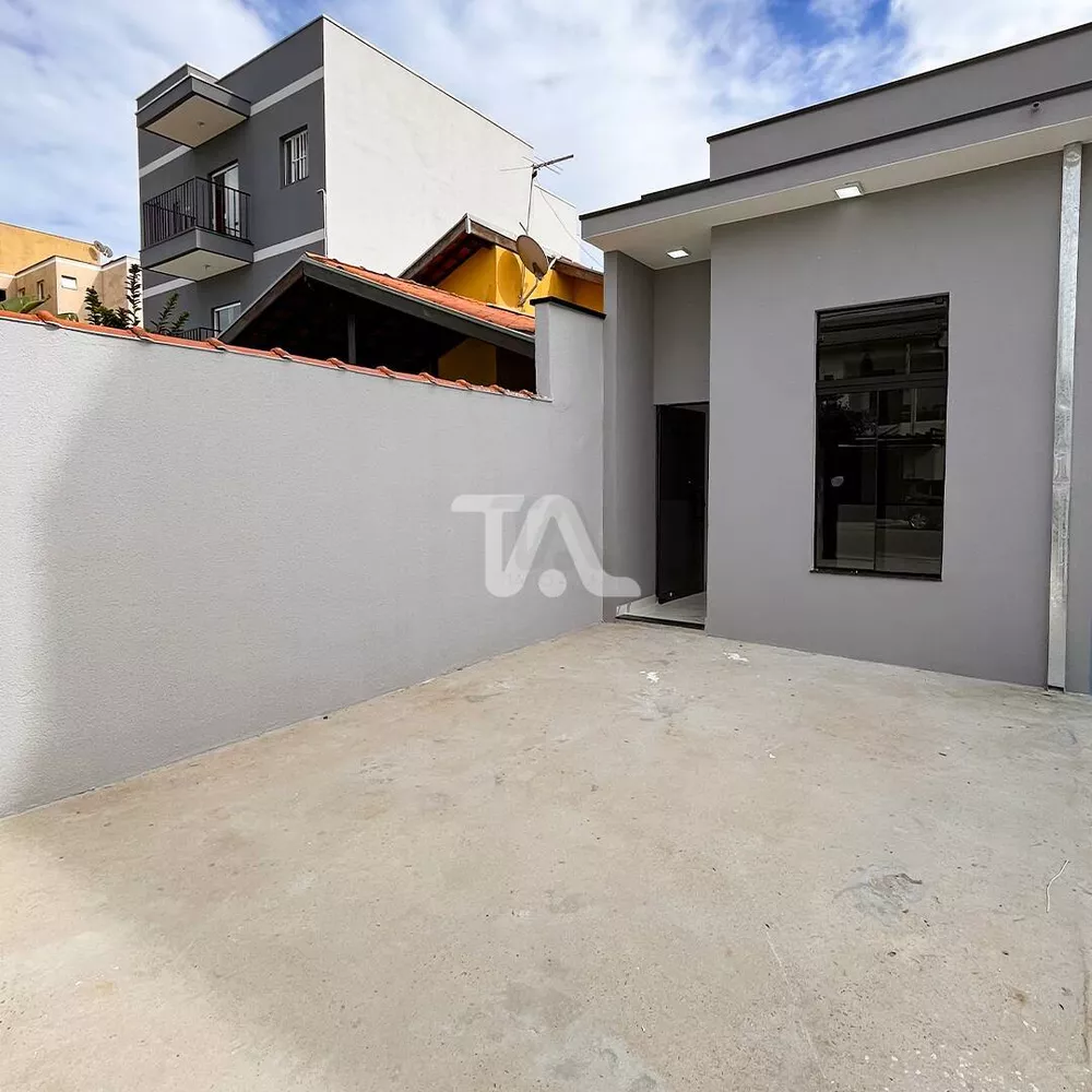 Casa à venda com 2 quartos, 60m² - Foto 2