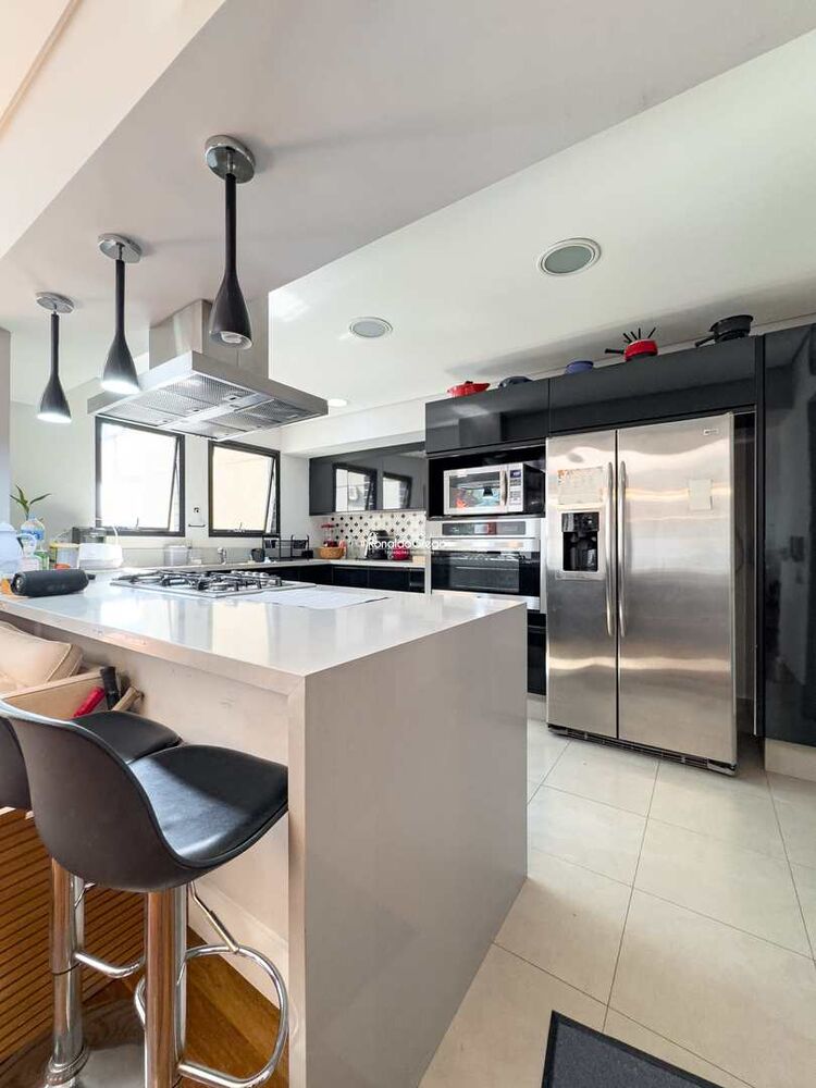 Apartamento à venda com 3 quartos, 160m² - Foto 1