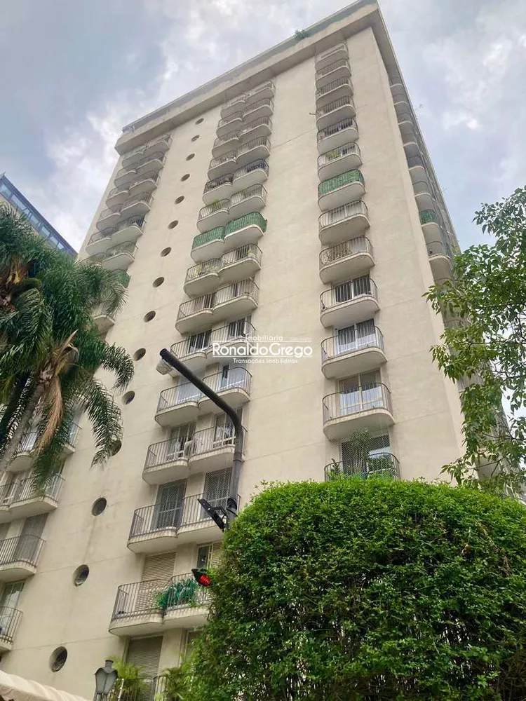 Apartamento, 3 quartos, 242 m² - Foto 1