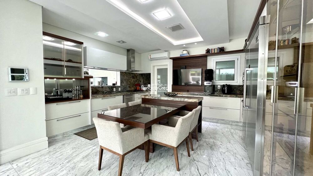 Casa à venda com 7 quartos, 790m² - Foto 1