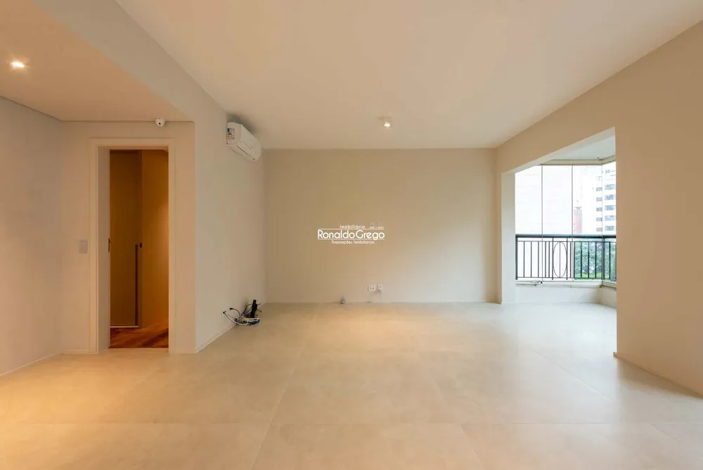 Apartamento, 3 quartos, 230 m² - Foto 2