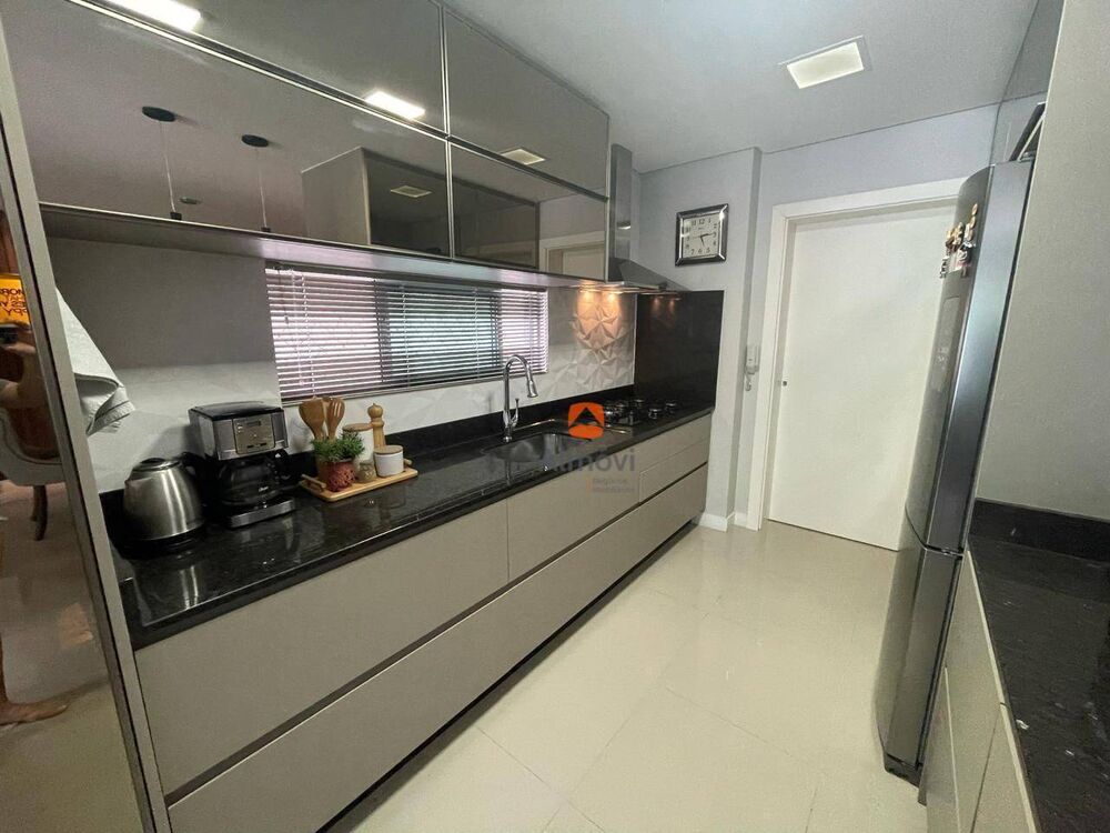 Apartamento à venda com 3 quartos, 145m² - Foto 5