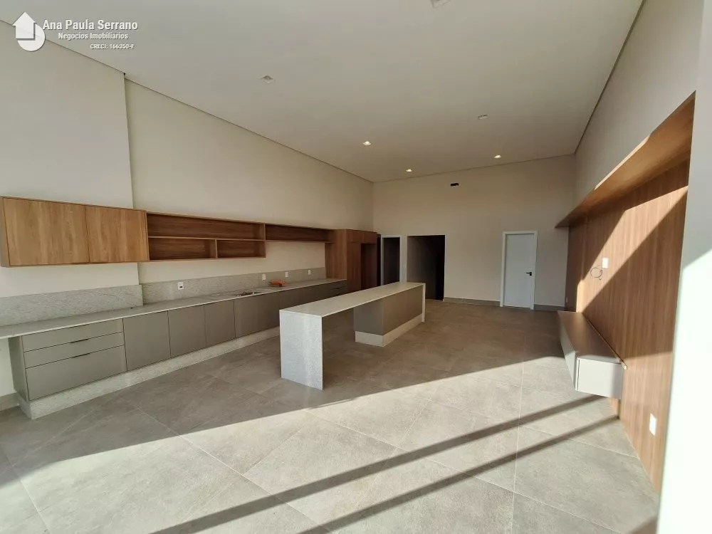 Casa à venda com 3 quartos, 302m² - Foto 4