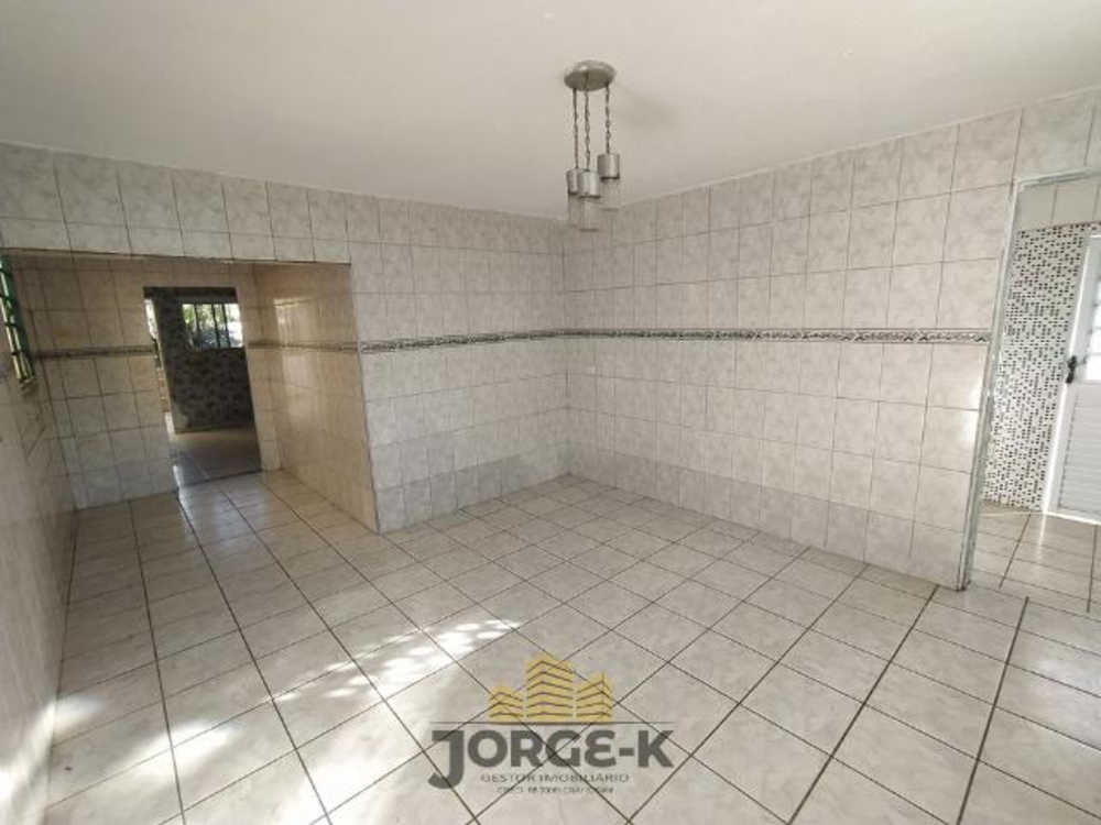 Casa para alugar com 2 quartos, 300m² - Foto 8