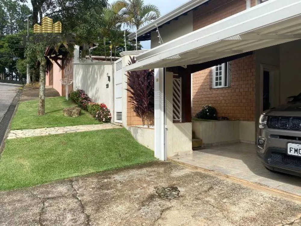 Casa à venda com 3 quartos, 265m² - Foto 1