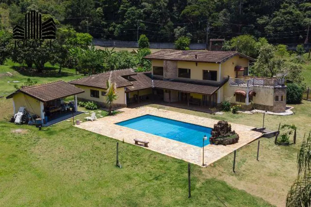 Chácara à venda com 4 quartos, 2500m² - Foto 1